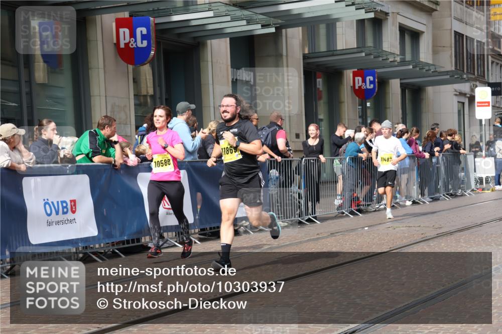 13.09.2026 - 21. swb-Marathon Bremen Strokosch-Dieckow http://msf.ph/oto/10303937 13.09.2026 10:51:59 Ziel 10588, 10761, 10958, 11371, 11487, 11604, 11605, 11610, 11669, 12319, 13578, 10162, 10183, 10218, 10281, 10348, 10467, 10641, 11273, 11277, 11285, 11376, 11542, 11555, 11685, 11733, 11777, 11784, 11869, 11877, 11962, 12329, 12349 meine-sportfotos.de