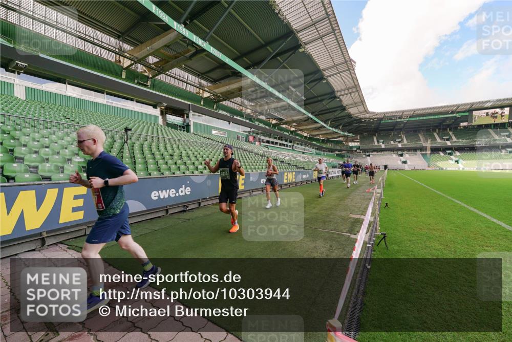 13.09.2026 - 21. swb-Marathon Bremen Michael Burmester http://msf.ph/oto/10303944 13.09.2026 12:47:10 Laufen im Stadion 195, 384, 538, 567, 604, 621, 697, 868, 1034, 1181, 1241, 1554, 1863, 2021, 2084, 2087, 2266, 2297, 2538, 2646, 2809, 2889, 2956, 3118, 3196, 3242, 3284, 3297, 3424, 3466, 3520, 3794, 4025, 4236, 4239, 4614, 4729, 4777, 4808, 4992, 5024, 5238, 5283, 5674, 5719, 5725, 5803, 5976, 6025, 6053, 6686, 6708, 6784, 6815, 7102, 7336, 7538, 7814, 7871, 8060, 8319, 8325, 8331, 8334, 8611, 8621, 8670, 8701, 8756, 8980, 8983, 9061, 9273, 9495, 9544, 9689, 9813, 9918, 13034, 439 meine-sportfotos.de