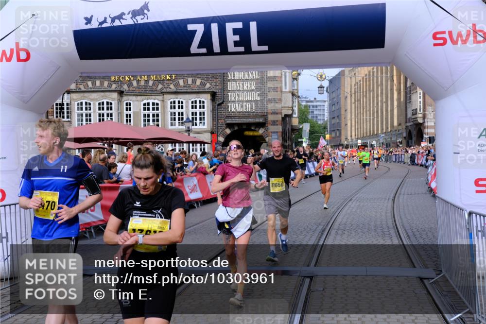 13.09.2026 - 21. swb-Marathon Bremen Tim E. http://msf.ph/oto/10303961 13.09.2026 10:47:26 Ziel 10319, 10744, 11060, 11187, 11212, 11344, 11462, 11608, 11650, 11651, 11814, 12048, 12298, 12415, 12470, 13589, 13613 meine-sportfotos.de
