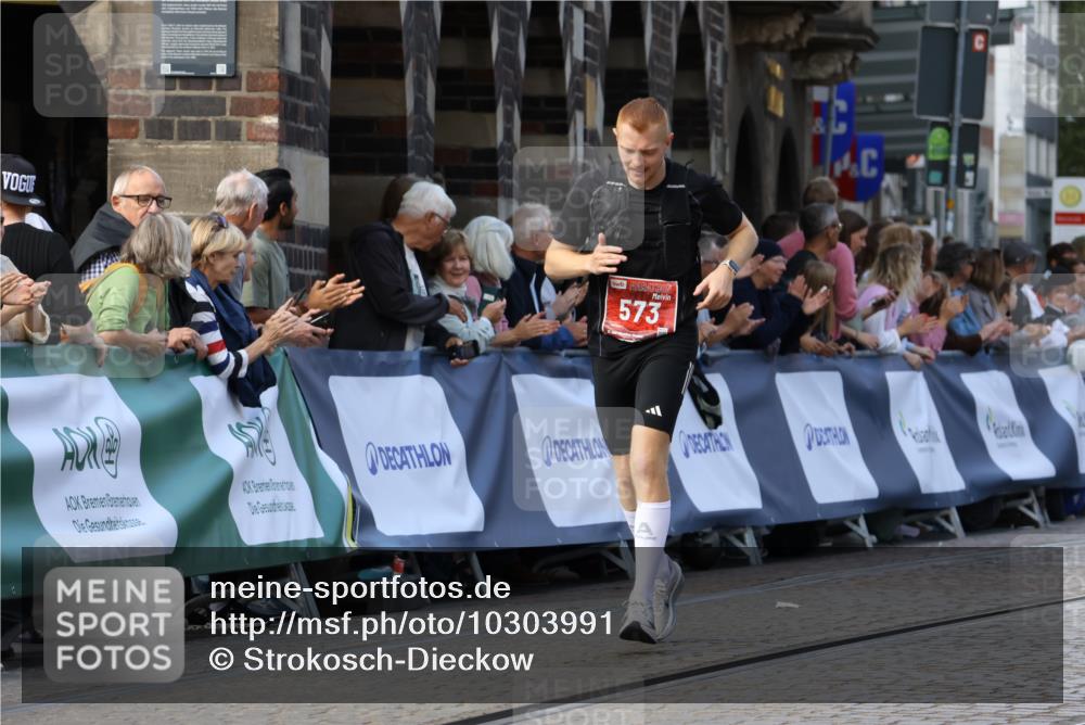 13.09.2026 - 21. swb-Marathon Bremen Strokosch-Dieckow http://msf.ph/oto/10303991 13.09.2026 12:57:22 Ziel 365, 573, 850, 3368, 6201, 7118, 7671, 919, 1875, 2986, 4795, 6264 meine-sportfotos.de