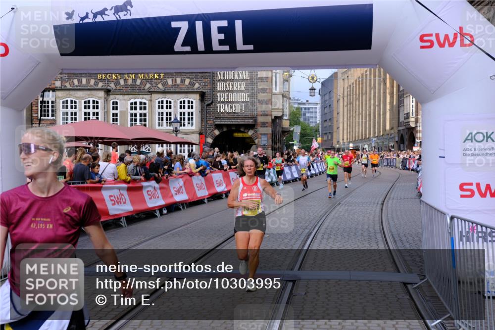 13.09.2026 - 21. swb-Marathon Bremen Tim E. http://msf.ph/oto/10303995 13.09.2026 10:47:29 Ziel 10319, 10744, 11060, 11187, 11344, 11462, 11650, 11651, 11814, 12048, 12298, 12415, 12470, 13528, 13545, 13589, 13613 meine-sportfotos.de