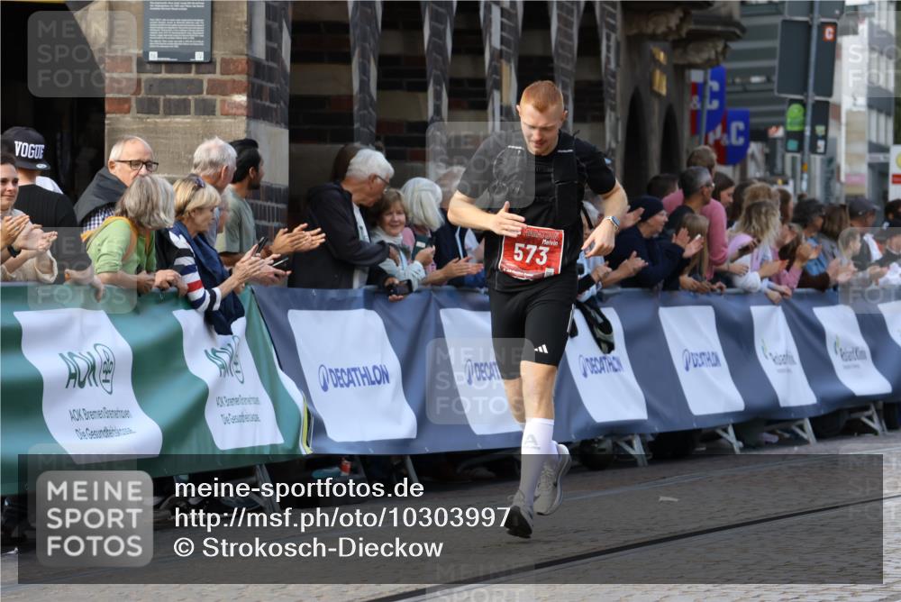 13.09.2026 - 21. swb-Marathon Bremen Strokosch-Dieckow http://msf.ph/oto/10303997 13.09.2026 12:57:22 Ziel 365, 573, 850, 3368, 6201, 7118, 7671, 919, 1875, 2986, 4795, 6264 meine-sportfotos.de