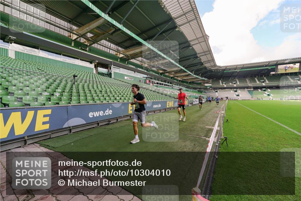 13.09.2026 - 21. swb-Marathon Bremen Michael Burmester http://msf.ph/oto/10304010 13.09.2026 12:47:56 Laufen im Stadion 382, 384, 538, 604, 621, 826, 868, 889, 1349, 1554, 1872, 1925, 2021, 2266, 2538, 2605, 2646, 2809, 2844, 2956, 3110, 3118, 3127, 3196, 3242, 3284, 3297, 3424, 3466, 3520, 3794, 3910, 4025, 4236, 4239, 4614, 4712, 4729, 4777, 4808, 4992, 5725, 5803, 5976, 6025, 6053, 6058, 6686, 6708, 6784, 6815, 6951, 7064, 7102, 7399, 7538, 7636, 7803, 7814, 7871, 8060, 8334, 8611, 8621, 8706, 8877, 8973, 8980, 8981, 8983, 9010, 9061, 9429, 9544, 9689, 9813, 9918, 13034 meine-sportfotos.de