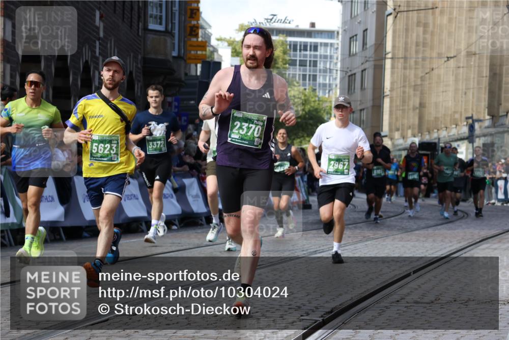 13.09.2026 - 21. swb-Marathon Bremen Strokosch-Dieckow http://msf.ph/oto/10304024 13.09.2026 13:24:02 Ziel 135, 672, 2288, 2485, 2490, 2560, 2627, 3138, 3642, 3856, 4601, 4671, 5011, 5116, 5231, 5908, 6157, 6332, 6648, 6843, 6848, 7216, 7475, 8095, 8290, 8560, 10115, 102, 776, 909, 1199, 2295, 2370, 2491, 2967, 3372, 4559, 5012, 5208, 5257, 5481, 5928, 6105, 7059, 7069, 7081, 8082, 8179, 9087, 9916, 13219 meine-sportfotos.de