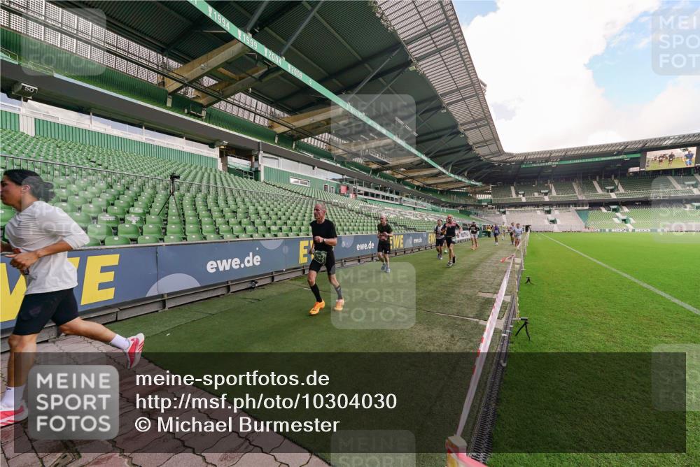 13.09.2026 - 21. swb-Marathon Bremen Michael Burmester http://msf.ph/oto/10304030 13.09.2026 12:48:12 Laufen im Stadion 382, 384, 572, 621, 826, 868, 889, 1349, 1554, 1872, 1925, 2266, 2538, 2605, 2646, 2844, 2956, 3110, 3118, 3127, 3196, 3242, 3276, 3284, 3297, 3424, 3466, 3520, 3794, 3910, 4025, 4082, 4239, 4614, 4712, 4729, 4732, 4808, 4992, 5424, 5517, 5725, 5803, 5976, 6025, 6053, 6058, 6686, 6708, 6784, 6951, 7064, 7102, 7399, 7538, 7636, 7803, 7814, 7871, 7876, 8060, 8334, 8611, 8621, 8706, 8877, 8973, 8980, 8981, 9010, 9035, 9061, 9429, 9689, 9813, 9918 meine-sportfotos.de