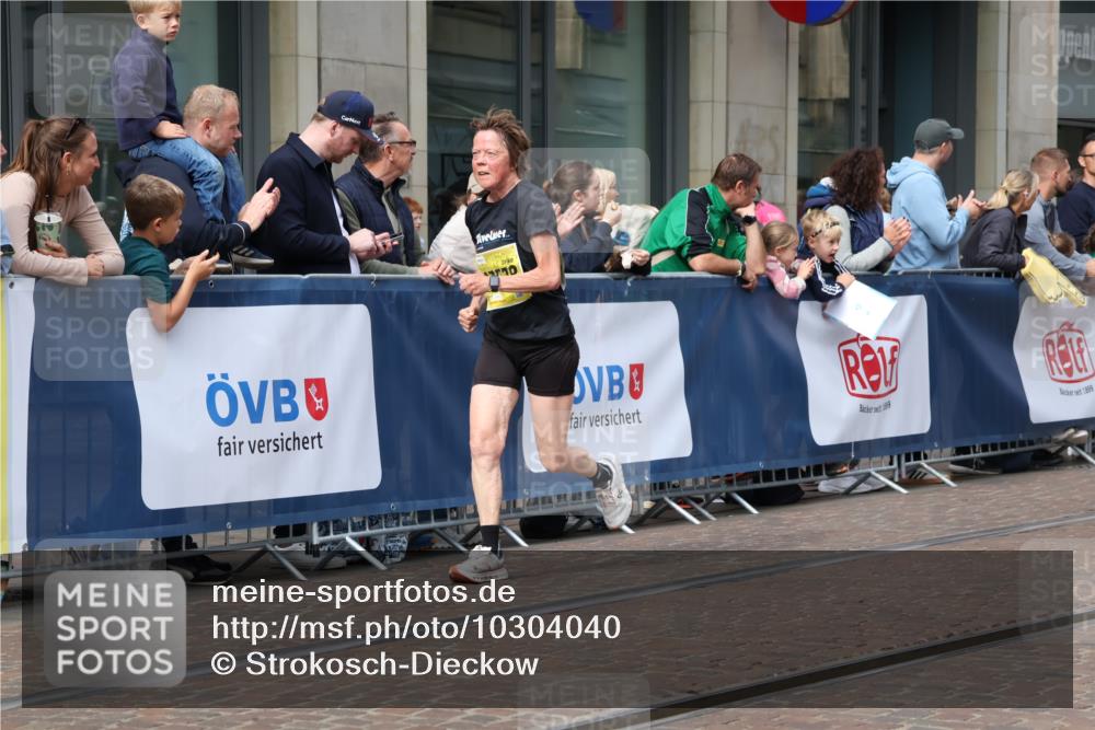 13.09.2026 - 21. swb-Marathon Bremen Strokosch-Dieckow http://msf.ph/oto/10304040 13.09.2026 10:52:09 Ziel 10761, 10812, 10906, 10958, 11109, 11350, 11371, 11604, 11605, 11610, 11669, 12319, 12361, 12439, 12533, 13578, 10183, 10218, 10588, 10641, 11277, 11285, 11376, 11487, 11555, 11685, 11777, 11784, 11869, 11877, 11962, 12349, 13578 meine-sportfotos.de