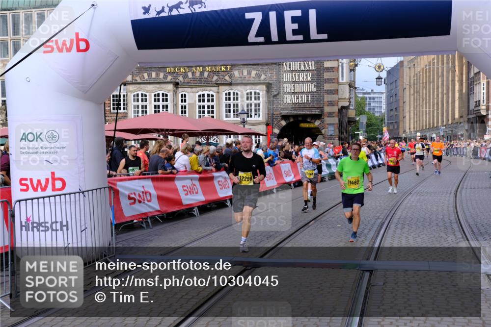 13.09.2026 - 21. swb-Marathon Bremen Tim E. http://msf.ph/oto/10304045 13.09.2026 10:47:32 Ziel 10319, 10744, 10898, 11187, 11269, 11462, 11650, 11651, 11814, 12048, 12195, 12298, 12415, 12470, 13528, 13545, 13589, 13613 meine-sportfotos.de