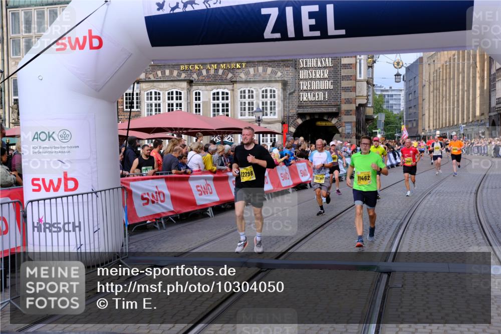 13.09.2026 - 21. swb-Marathon Bremen Tim E. http://msf.ph/oto/10304050 13.09.2026 10:47:32 Ziel 10319, 10744, 10898, 11187, 11269, 11462, 11650, 11651, 11814, 12048, 12195, 12298, 12415, 12470, 13528, 13545, 13589, 13613 meine-sportfotos.de