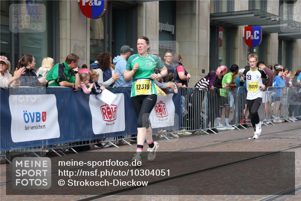 13.09.2026 - 21. swb-Marathon Bremen Strokosch-Dieckow http://msf.ph/oto/10304051 13.09.2026 10:52:10 Ziel 10761, 10812, 10906, 10958, 11109, 11350, 11371, 11604, 11605, 11610, 11669, 12319, 12361, 12439, 12533, 10218, 10588, 11277, 11285, 11371, 11376, 11487, 11555, 11685, 11784, 11869, 11877, 11962, 12349, 13578 meine-sportfotos.de