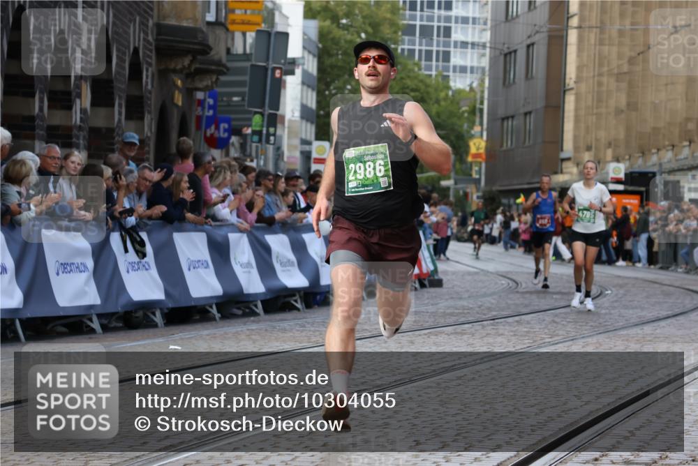 13.09.2026 - 21. swb-Marathon Bremen Strokosch-Dieckow http://msf.ph/oto/10304055 13.09.2026 12:57:27 Ziel 365, 573, 850, 3368, 5912, 6201, 919, 4795 meine-sportfotos.de