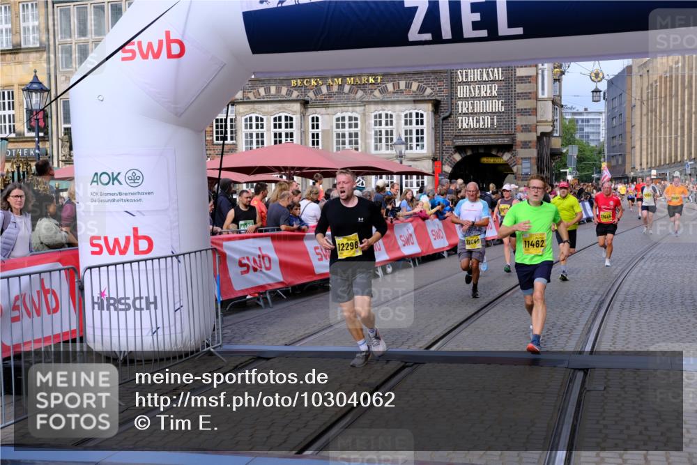 13.09.2026 - 21. swb-Marathon Bremen Tim E. http://msf.ph/oto/10304062 13.09.2026 10:47:32 Ziel 10319, 10744, 10898, 11187, 11269, 11462, 11650, 11651, 11814, 12048, 12195, 12298, 12415, 12470, 13528, 13545, 13589, 13613 meine-sportfotos.de