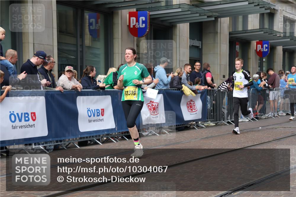 13.09.2026 - 21. swb-Marathon Bremen Strokosch-Dieckow http://msf.ph/oto/10304067 13.09.2026 10:52:10 Ziel 10761, 10812, 10906, 10958, 11109, 11350, 11371, 11604, 11605, 11610, 11669, 12319, 12361, 12439, 12533, 10218, 10588, 11277, 11285, 11371, 11376, 11487, 11555, 11685, 11784, 11869, 11877, 11962, 12349, 13578 meine-sportfotos.de