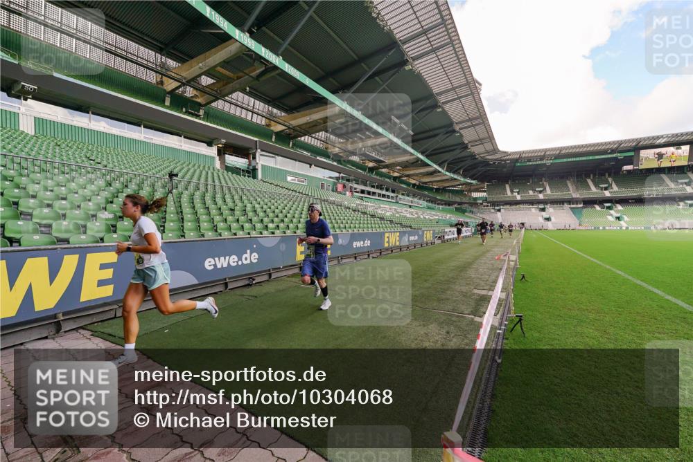 13.09.2026 - 21. swb-Marathon Bremen Michael Burmester http://msf.ph/oto/10304068 13.09.2026 12:48:29 Laufen im Stadion 382, 384, 524, 572, 621, 826, 889, 899, 1349, 1554, 1723, 1748, 1872, 1925, 2266, 2287, 2605, 2646, 2844, 2956, 3043, 3110, 3118, 3127, 3197, 3242, 3276, 3284, 3297, 3424, 3466, 3520, 3794, 3910, 3973, 4025, 4082, 4239, 4247, 4614, 4712, 4729, 4732, 4808, 4852, 4898, 4990, 4992, 5424, 5517, 5648, 5725, 5803, 5976, 6025, 6058, 6692, 6708, 6784, 6951, 7064, 7102, 7399, 7538, 7636, 7803, 7876, 8060, 8611, 8621, 8706, 8877, 8973, 8980, 8981, 9010, 9035, 9061, 9429, 9689, 9918 meine-sportfotos.de