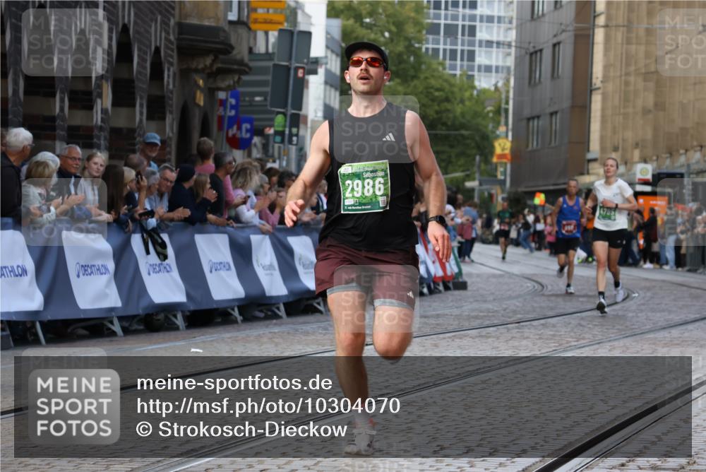 13.09.2026 - 21. swb-Marathon Bremen Strokosch-Dieckow http://msf.ph/oto/10304070 13.09.2026 12:57:27 Ziel 365, 573, 850, 3368, 5912, 6201, 919, 4795 meine-sportfotos.de