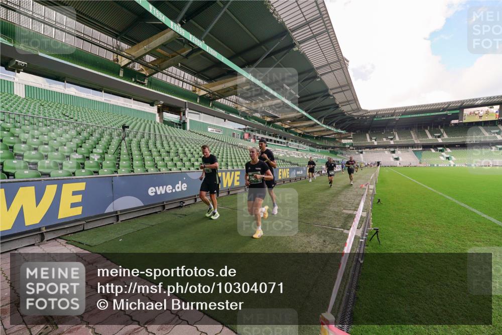 13.09.2026 - 21. swb-Marathon Bremen Michael Burmester http://msf.ph/oto/10304071 13.09.2026 12:48:35 Laufen im Stadion 382, 384, 524, 572, 621, 826, 889, 899, 1349, 1723, 1748, 1872, 1925, 2266, 2287, 2605, 2646, 2844, 2956, 3043, 3110, 3118, 3127, 3197, 3242, 3276, 3284, 3297, 3330, 3466, 3794, 3910, 3973, 4025, 4082, 4239, 4247, 4614, 4712, 4729, 4732, 4852, 4898, 4990, 4992, 5424, 5517, 5570, 5648, 5803, 5976, 6025, 6058, 6692, 6708, 6784, 6951, 7064, 7399, 7538, 7636, 7803, 7876, 8060, 8611, 8621, 8706, 8877, 8973, 8980, 8981, 9010, 9035, 9061, 9429, 9689, 9918, 195 meine-sportfotos.de