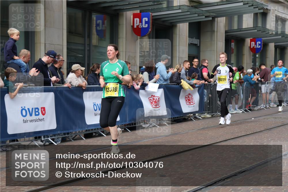 13.09.2026 - 21. swb-Marathon Bremen Strokosch-Dieckow http://msf.ph/oto/10304076 13.09.2026 10:52:10 Ziel 10761, 10812, 10906, 10958, 11109, 11350, 11371, 11604, 11605, 11610, 11669, 12319, 12361, 12439, 12533, 10218, 10588, 11277, 11285, 11371, 11376, 11487, 11555, 11685, 11784, 11869, 11877, 11962, 12349, 13578 meine-sportfotos.de