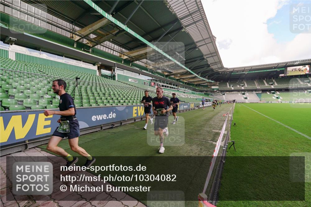 13.09.2026 - 21. swb-Marathon Bremen Michael Burmester http://msf.ph/oto/10304082 13.09.2026 12:48:39 Laufen im Stadion 382, 384, 524, 572, 621, 826, 889, 899, 1349, 1723, 1748, 1872, 1925, 2266, 2287, 2605, 2646, 2844, 2956, 3043, 3110, 3127, 3197, 3242, 3276, 3284, 3297, 3330, 3466, 3794, 3910, 3973, 4025, 4082, 4247, 4614, 4712, 4732, 4852, 4898, 4990, 4992, 5424, 5517, 5570, 5594, 5648, 5803, 5976, 6025, 6058, 6692, 6708, 6784, 6842, 6951, 7064, 7399, 7538, 7636, 7803, 7876, 8060, 8611, 8621, 8706, 8877, 8973, 8980, 8981, 9010, 9035, 9061, 9429, 9689, 9918, 195 meine-sportfotos.de