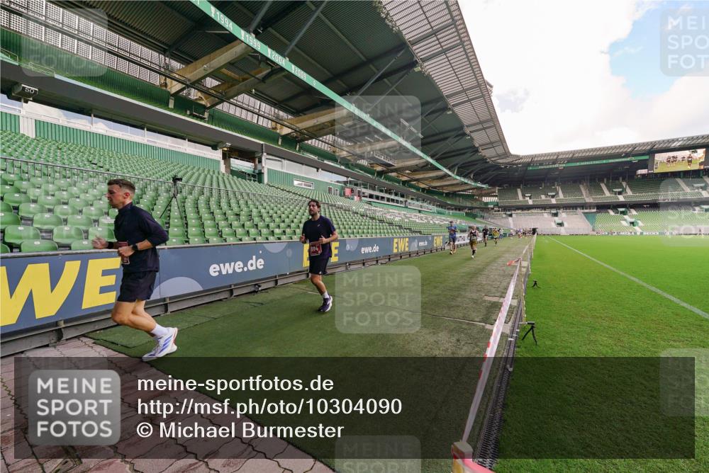 13.09.2026 - 21. swb-Marathon Bremen Michael Burmester http://msf.ph/oto/10304090 13.09.2026 12:48:40 Laufen im Stadion 382, 384, 524, 572, 621, 826, 889, 899, 1349, 1723, 1748, 1872, 1925, 2266, 2287, 2605, 2646, 2844, 2956, 3043, 3110, 3127, 3197, 3242, 3276, 3284, 3297, 3330, 3466, 3794, 3910, 3973, 4025, 4082, 4247, 4614, 4712, 4732, 4852, 4898, 4990, 4992, 5424, 5517, 5570, 5594, 5648, 5803, 5976, 6025, 6058, 6692, 6708, 6784, 6842, 6951, 7064, 7399, 7538, 7636, 7803, 7876, 8060, 8611, 8621, 8706, 8877, 8973, 8980, 8981, 9010, 9035, 9429, 9689, 9918, 195 meine-sportfotos.de
