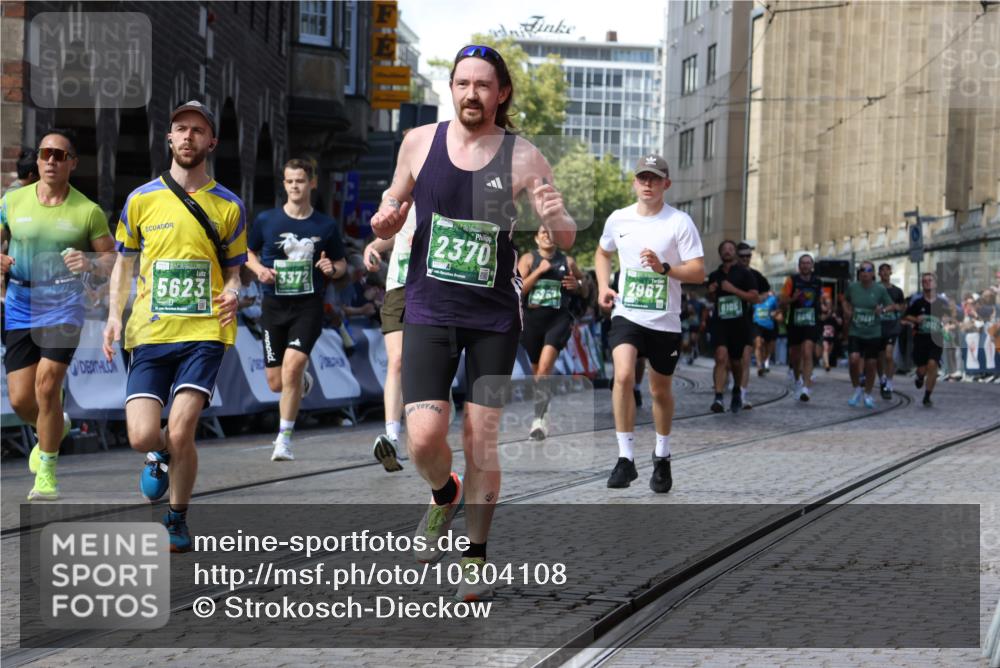 13.09.2026 - 21. swb-Marathon Bremen Strokosch-Dieckow http://msf.ph/oto/10304108 13.09.2026 13:24:02 Ziel 135, 672, 2288, 2485, 2490, 2560, 2627, 3138, 3642, 3856, 4601, 4671, 5011, 5116, 5231, 5908, 6157, 6332, 6648, 6843, 6848, 7216, 7475, 8095, 8290, 8560, 10115, 102, 776, 909, 1199, 2295, 2370, 2491, 2967, 3372, 4559, 5012, 5208, 5257, 5481, 5928, 6105, 7059, 7069, 7081, 8082, 8179, 9087, 9916, 13219 meine-sportfotos.de