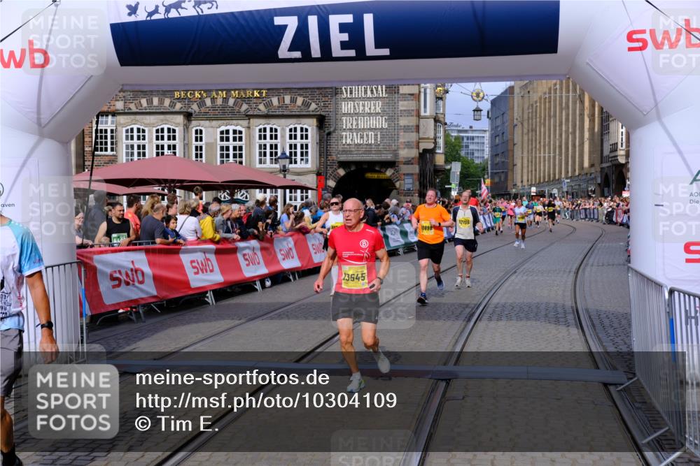 13.09.2026 - 21. swb-Marathon Bremen Tim E. http://msf.ph/oto/10304109 13.09.2026 10:47:36 Ziel 10189, 10310, 10319, 10744, 10898, 11187, 11269, 11462, 11650, 11651, 11814, 12048, 12195, 12298, 12415, 12470, 13528, 13545, 13589 meine-sportfotos.de