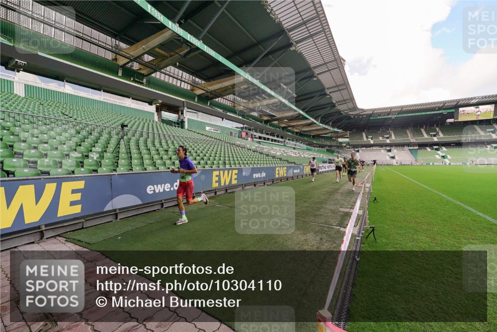 13.09.2026 - 21. swb-Marathon Bremen Michael Burmester http://msf.ph/oto/10304110 13.09.2026 12:48:54 Laufen im Stadion 382, 384, 524, 572, 779, 826, 889, 899, 1349, 1723, 1748, 1872, 1925, 2266, 2287, 2605, 2750, 2844, 2909, 2956, 3043, 3110, 3127, 3197, 3242, 3276, 3330, 3466, 3794, 3910, 3973, 4033, 4082, 4247, 4384, 4614, 4712, 4732, 4743, 4852, 4898, 4990, 4992, 5424, 5517, 5570, 5594, 5648, 5803, 6025, 6058, 6692, 6708, 6784, 6842, 6951, 7064, 7109, 7399, 7538, 7636, 7803, 7876, 8611, 8621, 8706, 8877, 8973, 8980, 8981, 9010, 9035, 9429, 195 meine-sportfotos.de