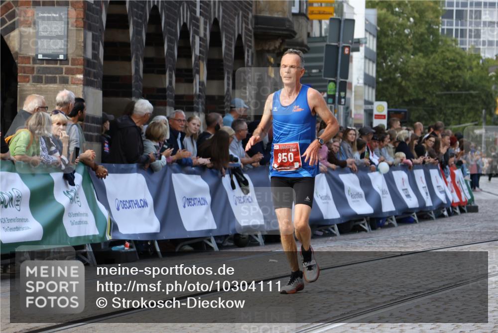 13.09.2026 - 21. swb-Marathon Bremen Strokosch-Dieckow http://msf.ph/oto/10304111 13.09.2026 12:57:36 Ziel 850, 1875, 3368, 5912 meine-sportfotos.de