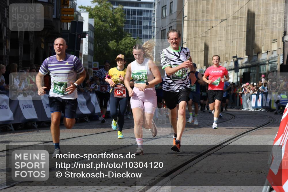 13.09.2026 - 21. swb-Marathon Bremen Strokosch-Dieckow http://msf.ph/oto/10304120 13.09.2026 13:30:05 Ziel 109, 124, 454, 716, 1073, 1173, 1581, 1861, 2289, 3320, 3618, 3667, 3908, 4115, 4524, 4575, 4576, 6006, 6127, 6384, 6725, 6930, 7079, 7093, 7384, 7884, 8267, 8481, 8594, 8612, 8771, 8899, 9049, 9534, 9747, 9770, 10013, 13031, 881, 1909, 1938, 2265, 2364, 4763, 5615, 6225, 6942, 6992, 6994, 7184, 7609, 7932, 7966, 8105, 8115, 8441, 9015, 9412, 9529 meine-sportfotos.de