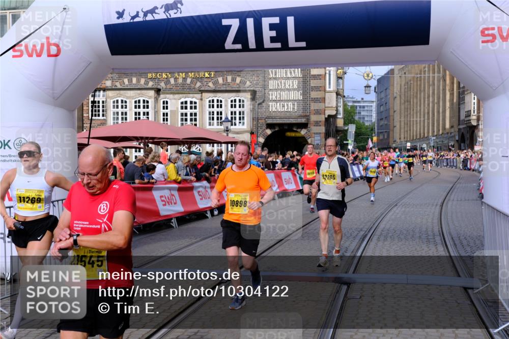 13.09.2026 - 21. swb-Marathon Bremen Tim E. http://msf.ph/oto/10304122 13.09.2026 10:47:38 Ziel 10189, 10310, 10319, 10807, 10898, 11187, 11269, 11462, 11650, 11651, 11814, 12048, 12195, 12298, 13528, 13545, 13589 meine-sportfotos.de