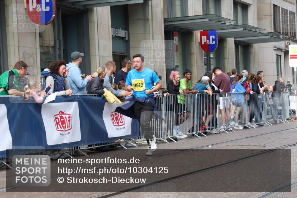 13.09.2026 - 21. swb-Marathon Bremen Strokosch-Dieckow http://msf.ph/oto/10304125 13.09.2026 10:52:12 Ziel 10193, 10339, 10652, 10761, 10812, 10906, 10958, 11002, 11109, 11144, 11350, 11362, 11604, 11605, 11610, 11669, 12319, 12361, 12439, 12533, 10218, 10588, 11277, 11285, 11371, 11376, 11487, 11555, 11784, 11869, 11877, 11962, 12349, 13578 meine-sportfotos.de