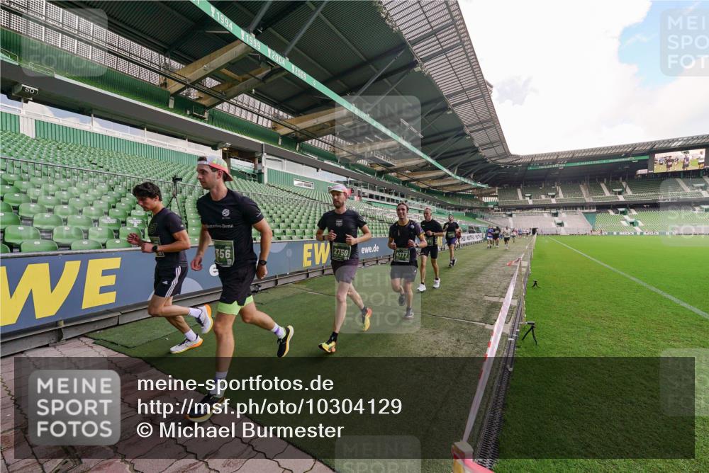 13.09.2026 - 21. swb-Marathon Bremen Michael Burmester http://msf.ph/oto/10304129 13.09.2026 12:49:03 Laufen im Stadion 382, 384, 524, 572, 779, 826, 889, 899, 1349, 1517, 1723, 1748, 1872, 1925, 2287, 2288, 2605, 2750, 2844, 2909, 2956, 3043, 3110, 3127, 3197, 3242, 3276, 3330, 3466, 3794, 3910, 3973, 4033, 4082, 4247, 4384, 4712, 4732, 4743, 4852, 4898, 4990, 5424, 5517, 5570, 5585, 5594, 5648, 5803, 6025, 6058, 6692, 6842, 6951, 7064, 7109, 7115, 7399, 7538, 7636, 7803, 7876, 8611, 8706, 8877, 8973, 8980, 8981, 9010, 9035, 9429, 195 meine-sportfotos.de