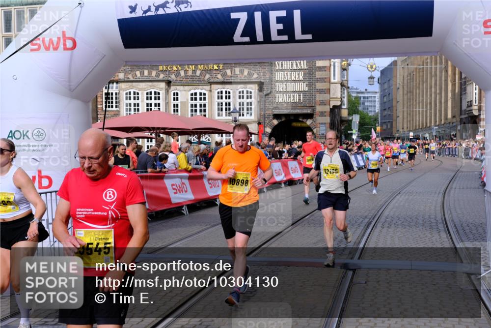 13.09.2026 - 21. swb-Marathon Bremen Tim E. http://msf.ph/oto/10304130 13.09.2026 10:47:39 Ziel 10189, 10270, 10310, 10319, 10807, 10898, 11187, 11269, 11462, 11469, 12048, 12195, 12296, 12298, 13528, 13545, 13589 meine-sportfotos.de