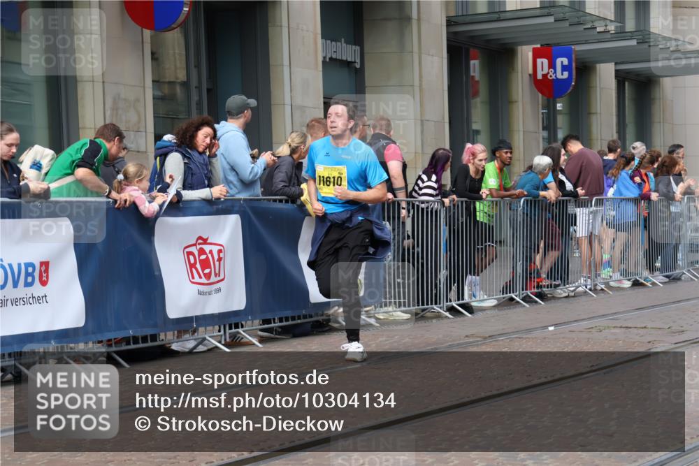 13.09.2026 - 21. swb-Marathon Bremen Strokosch-Dieckow http://msf.ph/oto/10304134 13.09.2026 10:52:13 Ziel 10193, 10339, 10652, 10761, 10812, 10906, 10958, 11002, 11109, 11144, 11350, 11362, 11604, 11605, 11610, 11669, 12319, 12361, 12399, 12439, 12533, 10218, 10588, 11277, 11285, 11371, 11376, 11487, 11555, 11784, 11869, 11877, 11962, 12319, 12349, 13578 meine-sportfotos.de