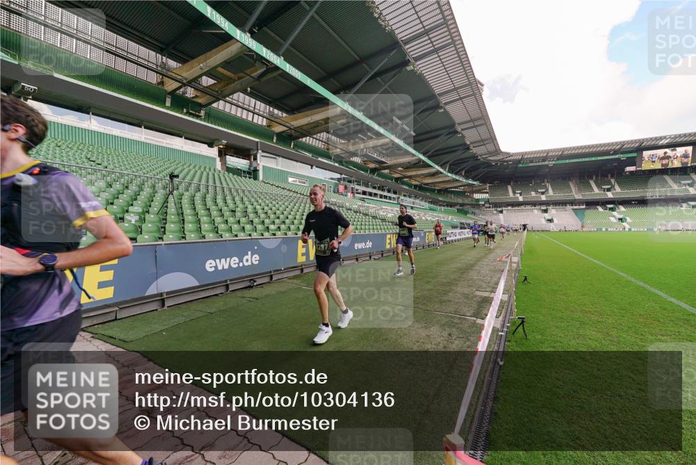 13.09.2026 - 21. swb-Marathon Bremen Michael Burmester http://msf.ph/oto/10304136 13.09.2026 12:49:04 Laufen im Stadion 382, 384, 524, 572, 779, 826, 889, 899, 1349, 1517, 1605, 1723, 1748, 1872, 1925, 2287, 2288, 2605, 2750, 2844, 2909, 2956, 3043, 3110, 3127, 3197, 3242, 3276, 3330, 3466, 3625, 3794, 3910, 3973, 4033, 4082, 4247, 4384, 4712, 4732, 4743, 4852, 4898, 4990, 5424, 5517, 5570, 5585, 5594, 5648, 6025, 6058, 6692, 6842, 6951, 7064, 7109, 7115, 7399, 7636, 7803, 7876, 8611, 8706, 8877, 8973, 8980, 8981, 9010, 9035, 9429, 195 meine-sportfotos.de
