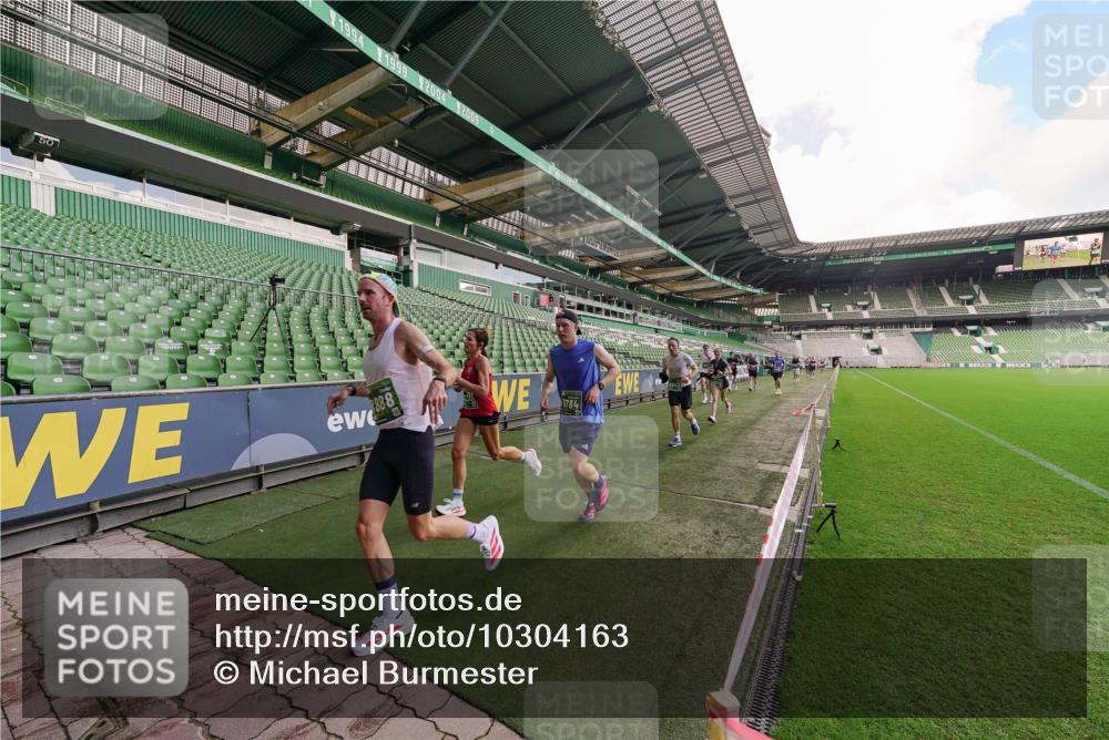 13.09.2026 - 21. swb-Marathon Bremen Michael Burmester http://msf.ph/oto/10304163 13.09.2026 12:49:18 Laufen im Stadion 382, 524, 572, 663, 670, 779, 826, 889, 899, 1349, 1517, 1605, 1723, 1748, 1872, 1925, 2052, 2287, 2288, 2347, 2605, 2750, 2844, 2909, 3043, 3110, 3127, 3197, 3276, 3330, 3466, 3625, 3910, 3973, 4033, 4082, 4247, 4384, 4712, 4732, 4743, 4852, 4898, 4990, 5111, 5377, 5383, 5424, 5517, 5570, 5585, 5594, 5648, 6025, 6058, 6652, 6692, 6842, 6906, 6951, 7064, 7109, 7115, 7121, 7399, 7636, 7803, 7876, 8706, 8877, 8973, 8981, 9010, 9035, 9429, 195 meine-sportfotos.de