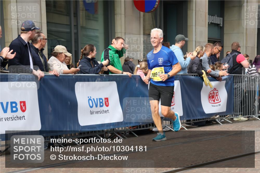 13.09.2026 - 21. swb-Marathon Bremen Strokosch-Dieckow http://msf.ph/oto/10304181 13.09.2026 10:52:23 Ziel 10193, 10339, 10652, 10734, 10761, 10812, 10827, 10906, 10958, 11002, 11038, 11109, 11144, 11350, 11362, 11597, 11604, 11605, 12019, 12338, 12361, 12399, 12439, 12533, 10588, 10761, 11371, 11487, 11610, 11669, 11877, 12319, 13578 meine-sportfotos.de