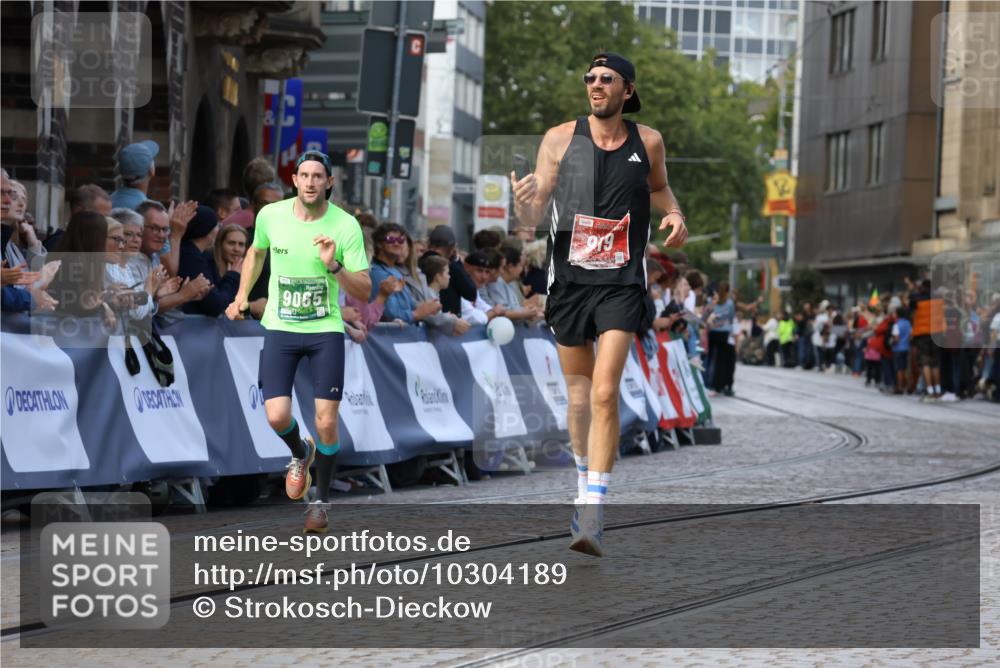 13.09.2026 - 21. swb-Marathon Bremen Strokosch-Dieckow http://msf.ph/oto/10304189 13.09.2026 12:57:58 Ziel 919, 2986, 4795, 6264, 2073, 2099, 9065 meine-sportfotos.de