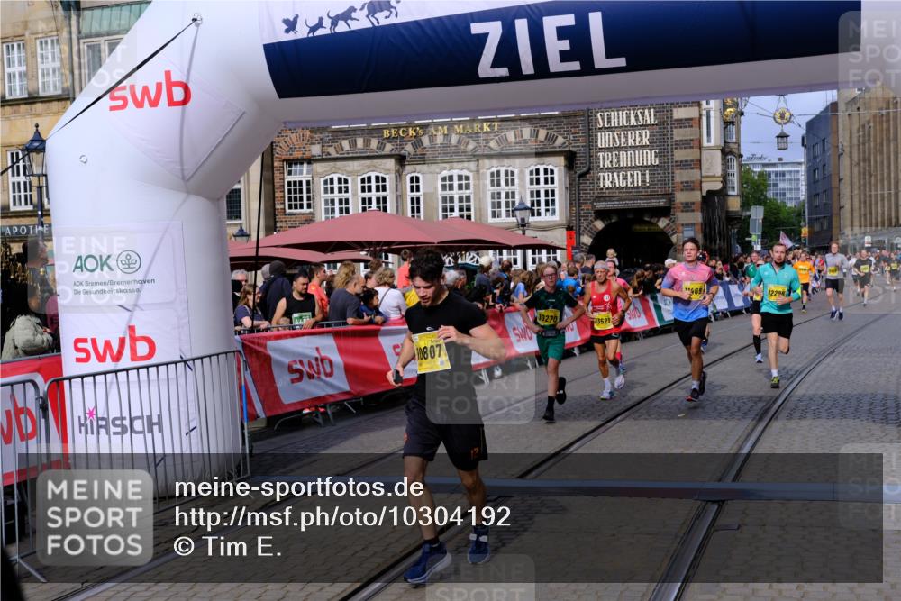 13.09.2026 - 21. swb-Marathon Bremen Tim E. http://msf.ph/oto/10304192 13.09.2026 10:47:46 Ziel 10189, 10223, 10270, 10310, 10319, 10594, 10807, 10873, 10898, 11130, 11187, 11269, 11469, 11646, 12048, 12195, 12296, 12318, 13521, 13528, 13545 meine-sportfotos.de