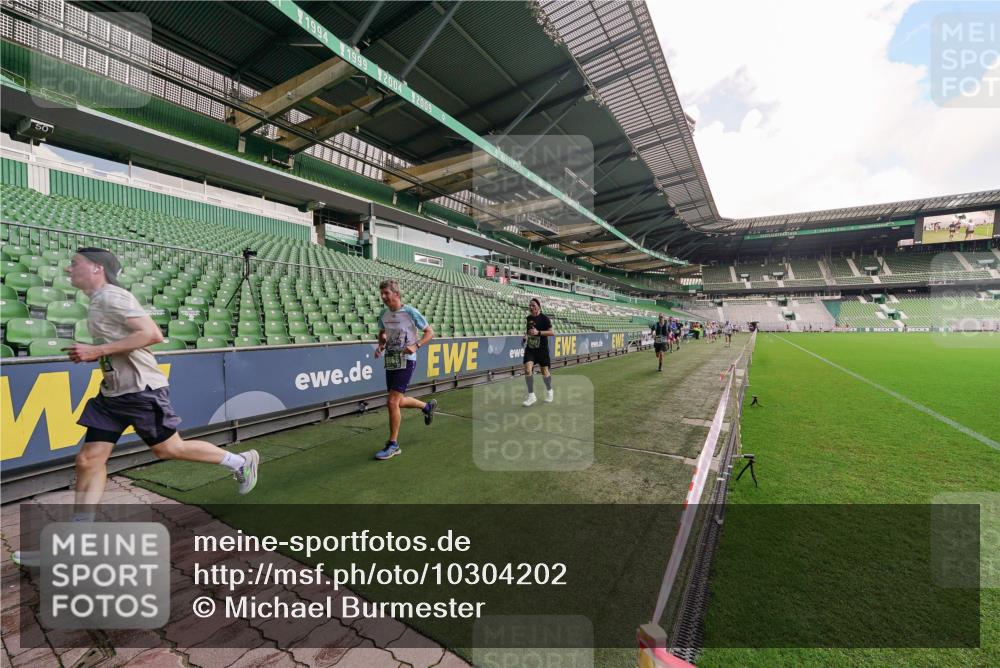 13.09.2026 - 21. swb-Marathon Bremen Michael Burmester http://msf.ph/oto/10304202 13.09.2026 12:49:32 Laufen im Stadion 382, 469, 524, 572, 663, 670, 779, 826, 899, 1349, 1513, 1517, 1605, 1723, 1748, 1872, 1925, 2052, 2287, 2288, 2291, 2347, 2360, 2605, 2750, 2844, 2909, 3043, 3110, 3127, 3197, 3276, 3330, 3625, 3647, 3910, 3973, 4033, 4082, 4247, 4384, 4712, 4732, 4743, 4852, 4898, 4990, 5111, 5377, 5383, 5424, 5517, 5570, 5585, 5594, 5636, 5648, 6058, 6267, 6652, 6692, 6842, 6906, 6951, 7064, 7109, 7115, 7121, 7399, 7636, 7876, 8706, 8877, 8973, 8981, 9035, 9429, 195 meine-sportfotos.de