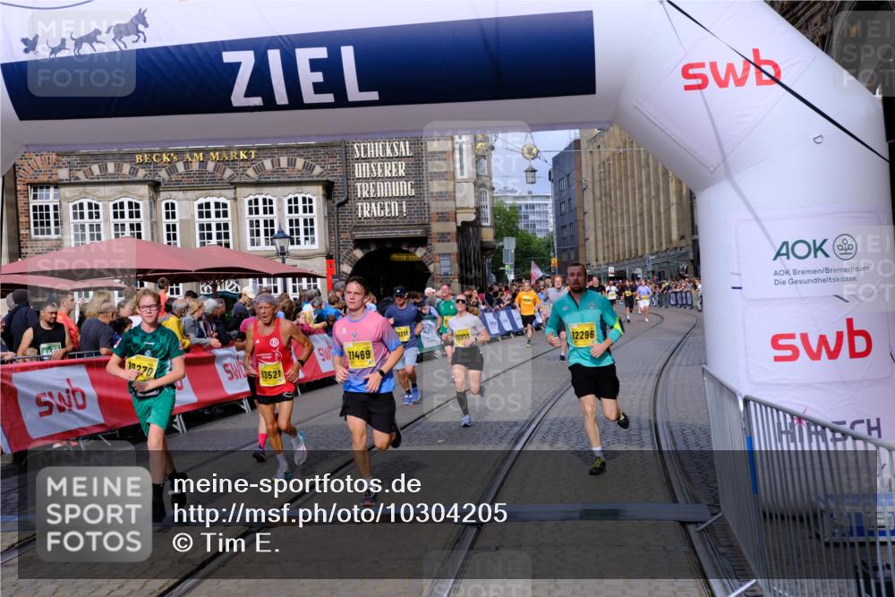 13.09.2026 - 21. swb-Marathon Bremen Tim E. http://msf.ph/oto/10304205 13.09.2026 10:47:47 Ziel 10189, 10223, 10270, 10310, 10594, 10807, 10873, 10898, 11130, 11269, 11469, 11646, 11809, 12195, 12296, 12318, 13521, 13528, 13545 meine-sportfotos.de