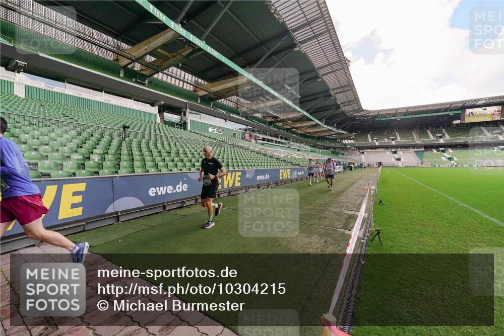 13.09.2026 - 21. swb-Marathon Bremen Michael Burmester http://msf.ph/oto/10304215 13.09.2026 12:49:38 Laufen im Stadion 382, 469, 524, 572, 663, 670, 779, 826, 899, 1349, 1513, 1517, 1605, 1723, 1748, 1872, 1925, 2052, 2130, 2287, 2288, 2291, 2347, 2360, 2605, 2750, 2844, 2909, 3043, 3110, 3127, 3197, 3276, 3330, 3625, 3647, 3973, 4033, 4082, 4247, 4384, 4732, 4743, 4852, 4898, 4990, 5111, 5314, 5377, 5383, 5424, 5517, 5570, 5585, 5594, 5636, 5648, 6267, 6652, 6692, 6842, 6906, 6951, 7064, 7109, 7115, 7121, 7636, 7876, 8877, 8973, 9035, 9429, 195 meine-sportfotos.de