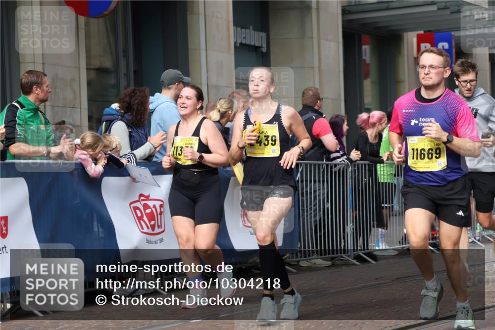 13.09.2026 - 21. swb-Marathon Bremen Strokosch-Dieckow http://msf.ph/oto/10304218 13.09.2026 10:52:25 Ziel 10193, 10304, 10339, 10652, 10734, 10812, 10827, 10906, 11002, 11038, 11109, 11144, 11350, 11362, 11597, 12019, 12338, 12361, 12399, 12439, 12533, 10588, 10761, 10958, 11371, 11487, 11604, 11605, 11610, 11669, 12319, 13578 meine-sportfotos.de