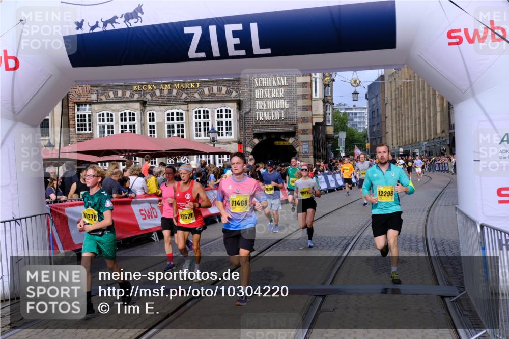 13.09.2026 - 21. swb-Marathon Bremen Tim E. http://msf.ph/oto/10304220 13.09.2026 10:47:47 Ziel 10189, 10223, 10270, 10310, 10594, 10807, 10873, 10898, 11130, 11269, 11469, 11646, 11809, 12195, 12296, 12318, 13521, 13528, 13545 meine-sportfotos.de
