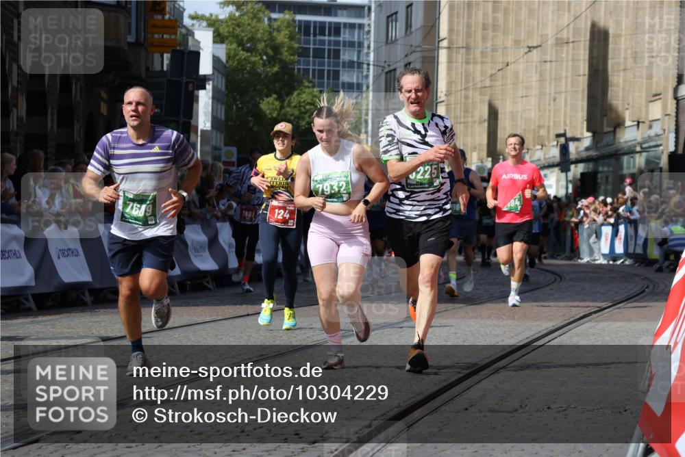 13.09.2026 - 21. swb-Marathon Bremen Strokosch-Dieckow http://msf.ph/oto/10304229 13.09.2026 13:30:05 Ziel 109, 124, 454, 716, 1073, 1173, 1581, 1861, 2289, 3320, 3618, 3667, 3908, 4115, 4524, 4575, 4576, 6006, 6127, 6384, 6725, 6930, 7079, 7093, 7384, 7884, 8267, 8481, 8594, 8612, 8771, 8899, 9049, 9534, 9747, 9770, 10013, 13031, 881, 1909, 1938, 2265, 2364, 4763, 5615, 6225, 6942, 6992, 6994, 7184, 7609, 7932, 7966, 8105, 8115, 8441, 9015, 9412, 9529 meine-sportfotos.de