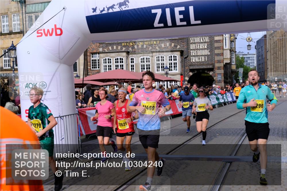 13.09.2026 - 21. swb-Marathon Bremen Tim E. http://msf.ph/oto/10304240 13.09.2026 10:47:48 Ziel 10189, 10210, 10223, 10270, 10310, 10594, 10807, 10860, 10873, 10898, 11130, 11269, 11469, 11646, 11809, 12195, 12296, 12318, 12547, 13521, 13545 meine-sportfotos.de