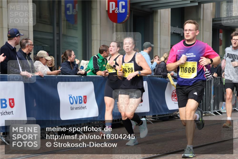 13.09.2026 - 21. swb-Marathon Bremen Strokosch-Dieckow http://msf.ph/oto/10304245 13.09.2026 10:52:25 Ziel 10193, 10304, 10339, 10652, 10734, 10812, 10827, 10906, 11002, 11038, 11109, 11144, 11350, 11362, 11597, 12019, 12338, 12361, 12399, 12439, 12533, 10588, 10761, 10958, 11371, 11487, 11604, 11605, 11610, 11669, 12319, 13578 meine-sportfotos.de