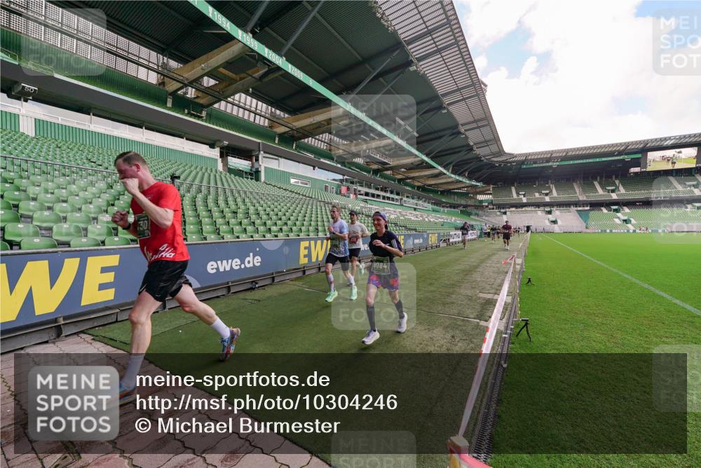 13.09.2026 - 21. swb-Marathon Bremen Michael Burmester http://msf.ph/oto/10304246 13.09.2026 12:50:05 Laufen im Stadion 469, 524, 572, 663, 670, 779, 899, 1513, 1517, 1605, 1723, 1748, 1998, 2052, 2130, 2287, 2288, 2291, 2295, 2347, 2360, 2442, 2444, 2750, 2909, 3043, 3197, 3276, 3330, 3625, 3647, 3808, 3973, 4023, 4033, 4082, 4247, 4368, 4384, 4559, 4732, 4743, 4852, 4888, 4898, 4990, 5066, 5111, 5155, 5314, 5377, 5383, 5424, 5517, 5532, 5570, 5585, 5594, 5620, 5627, 5636, 5648, 6267, 6471, 6652, 6668, 6692, 6842, 6901, 6906, 7109, 7115, 7121, 7876, 9035, 195 meine-sportfotos.de