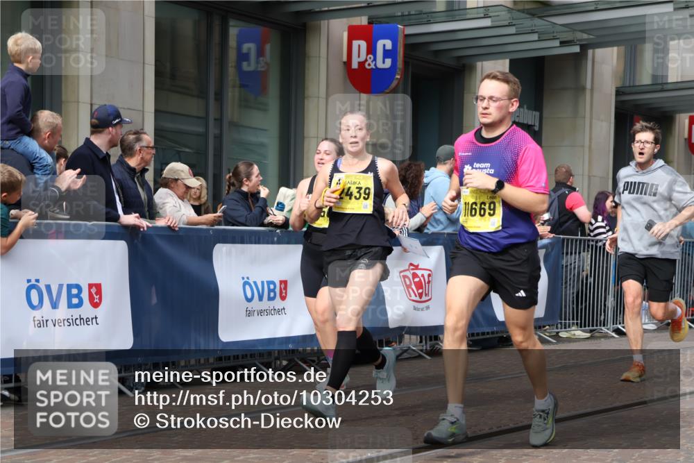 13.09.2026 - 21. swb-Marathon Bremen Strokosch-Dieckow http://msf.ph/oto/10304253 13.09.2026 10:52:26 Ziel 10193, 10304, 10339, 10652, 10734, 10812, 10827, 10906, 11002, 11038, 11109, 11144, 11350, 11362, 11386, 11597, 12019, 12338, 12361, 12399, 12439, 12533, 10588, 10761, 10958, 11371, 11487, 11604, 11605, 11610, 11669, 12319, 12439, 13578 meine-sportfotos.de