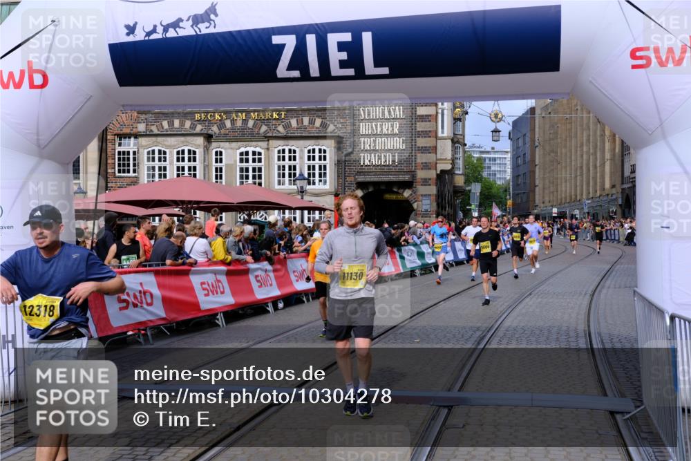 13.09.2026 - 21. swb-Marathon Bremen Tim E. http://msf.ph/oto/10304278 13.09.2026 10:47:52 Ziel 10189, 10210, 10223, 10270, 10310, 10393, 10594, 10807, 10860, 10873, 11130, 11469, 11646, 11809, 11894, 12077, 12296, 12318, 12547, 13521 meine-sportfotos.de