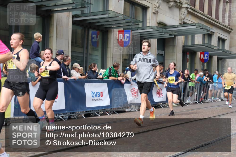 13.09.2026 - 21. swb-Marathon Bremen Strokosch-Dieckow http://msf.ph/oto/10304279 13.09.2026 10:52:27 Ziel 10193, 10304, 10339, 10652, 10734, 10812, 10827, 10906, 11002, 11038, 11109, 11144, 11350, 11362, 11386, 11597, 12019, 12338, 12361, 12399, 12533, 10761, 10958, 11371, 11604, 11605, 11610, 11669, 12319, 12361, 12439, 13578 meine-sportfotos.de