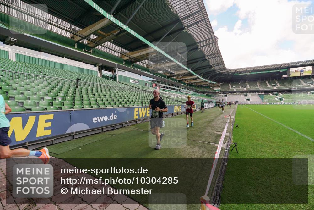 13.09.2026 - 21. swb-Marathon Bremen Michael Burmester http://msf.ph/oto/10304285 13.09.2026 12:50:22 Laufen im Stadion 335, 469, 524, 663, 670, 771, 779, 899, 1510, 1513, 1517, 1605, 1613, 1723, 1748, 1970, 1998, 2052, 2130, 2287, 2288, 2291, 2295, 2347, 2360, 2442, 2444, 2750, 2909, 3043, 3197, 3330, 3484, 3625, 3647, 3808, 3959, 3973, 4023, 4033, 4247, 4368, 4384, 4473, 4559, 4743, 4852, 4888, 4898, 4990, 5066, 5111, 5155, 5314, 5377, 5383, 5517, 5532, 5570, 5585, 5594, 5620, 5627, 5636, 5648, 5696, 6267, 6471, 6652, 6668, 6692, 6842, 6901, 6906, 7109, 7115, 7121, 8033, 195 meine-sportfotos.de